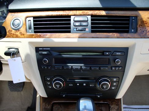 Used 2007 BMW 328i Convertible image 21