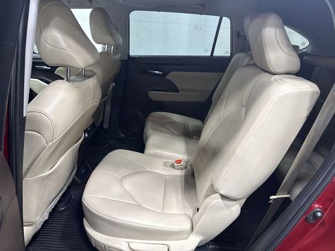 Used 2020 Toyota Highlander XLE image 8