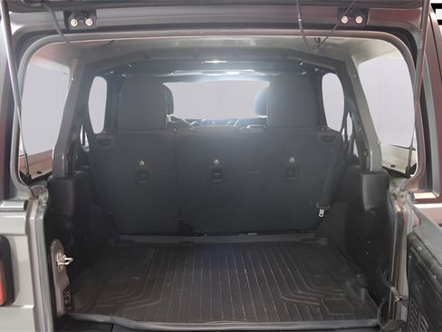 Used 2018 Jeep Wrangler Unlimited Sport S image 8
