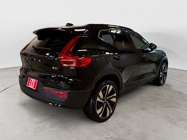 Used 2023 Volvo XC40 B5 Plus w/ Driver Assist Package AWD/4WD image 5