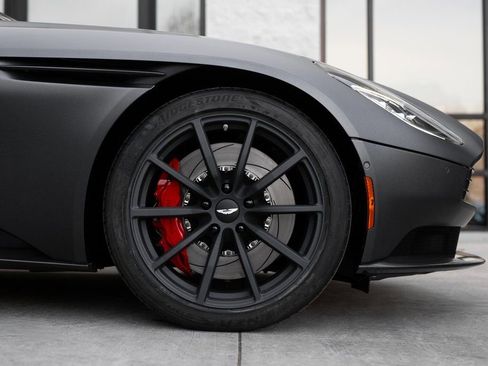 Used 2023 Aston Martin DB11 V12 image 5