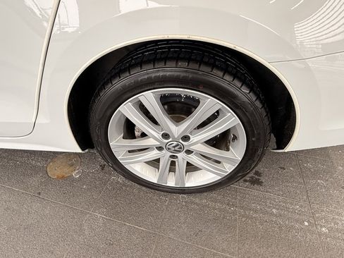 Used 2016 Volkswagen Jetta SEL Premium w/ Lighting Package image 39