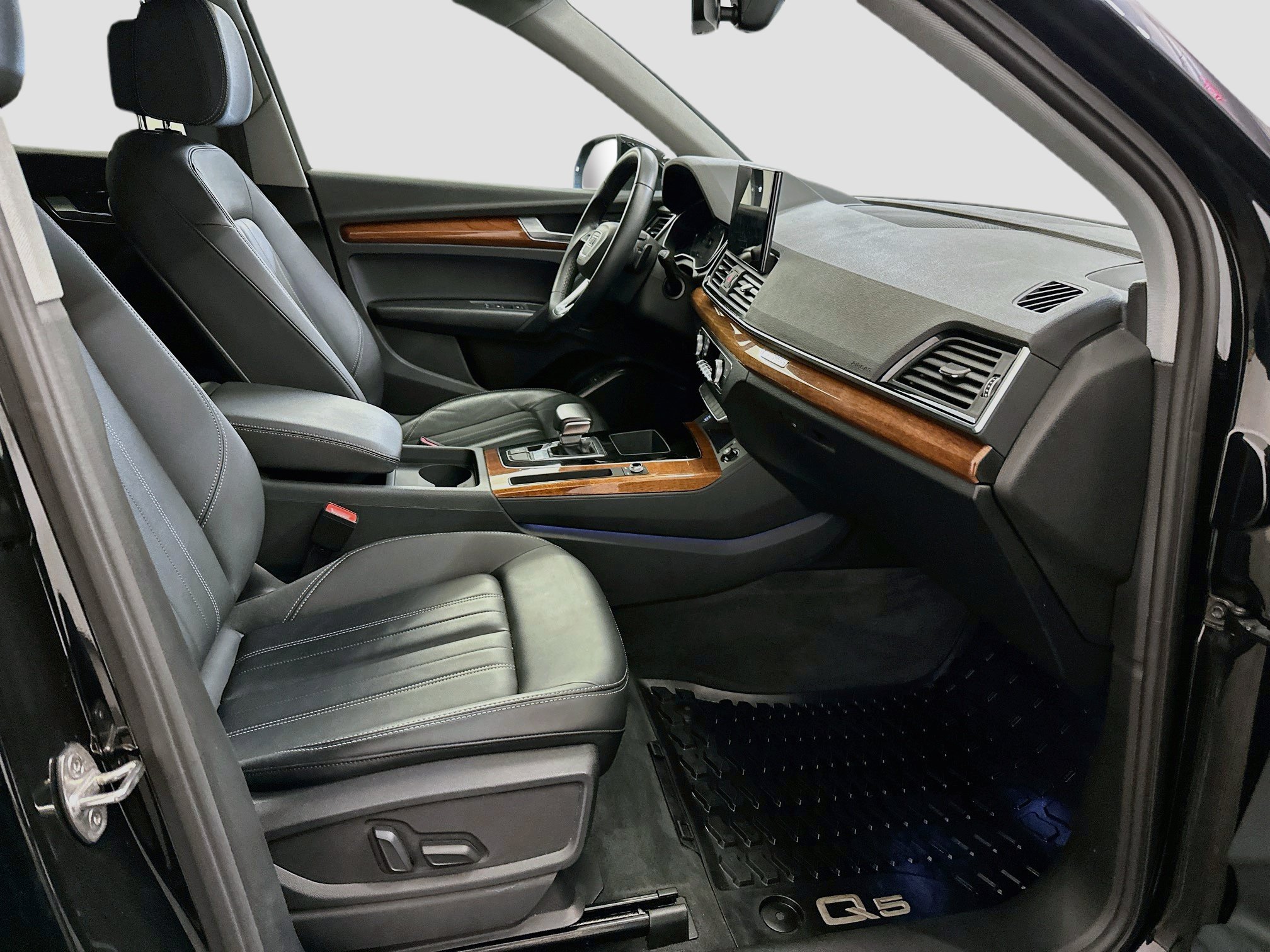 Used 2023 Audi Q5 2.0T Premium w/ Convenience Package AWD/4WD image 34