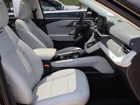 New 2026 Ford Explorer Platinum w/ LUX Leather Package AWD/4WD image 39