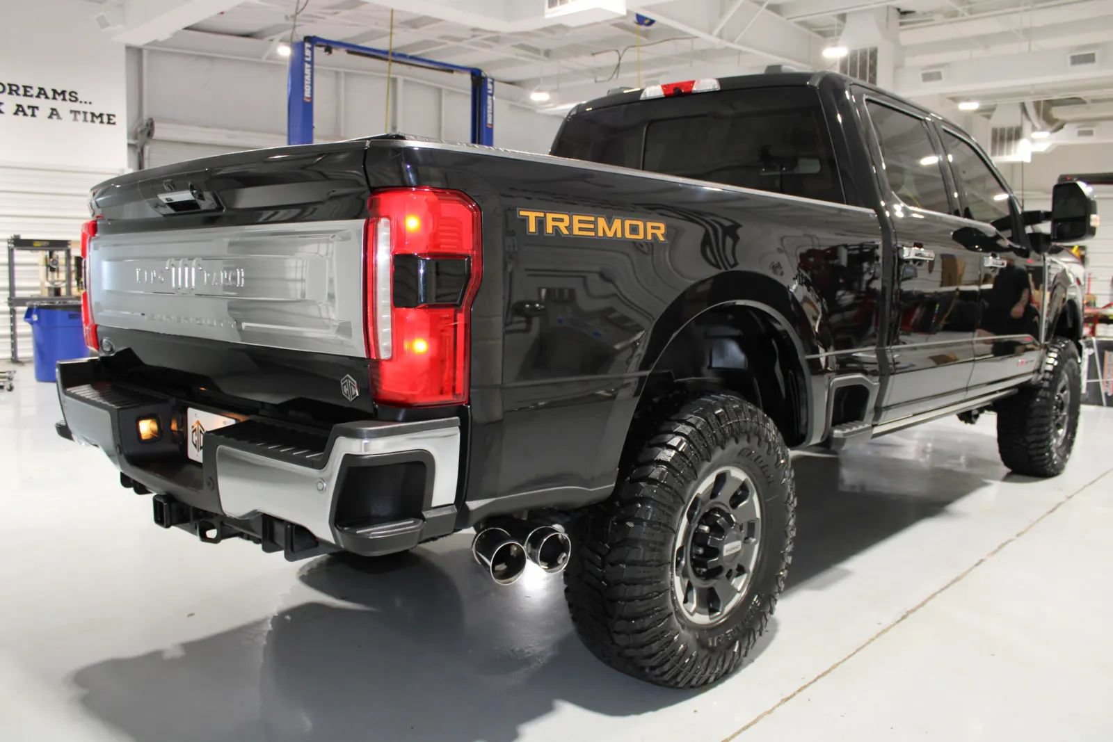 Used 2023 Ford F250 King Ranch w/ Tremor Off-Road Package AWD/4WD image 17