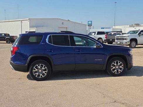 Used 2023 GMC Acadia SLT AWD/4WD image 9