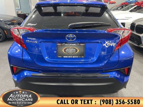 Used 2019 Toyota C-HR XLE FWD image 4