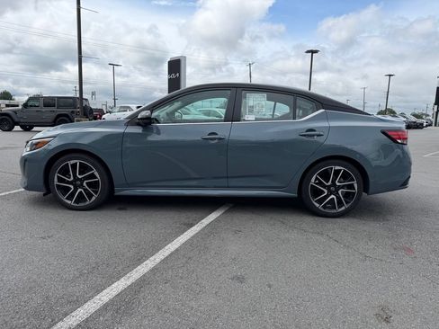 Used 2024 Nissan Sentra SR w/ SR Premium Package FWD image 4