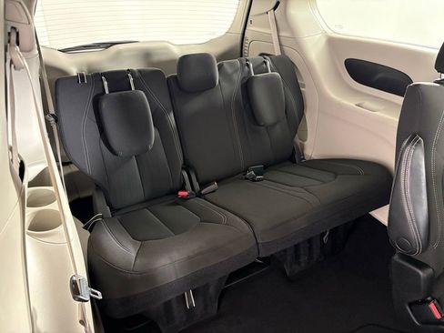 Used 2023 Chrysler Voyager LX image 42