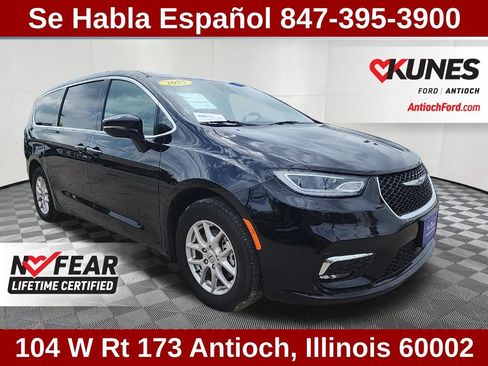 Used 2025 Chrysler Pacifica Select FWD image 1