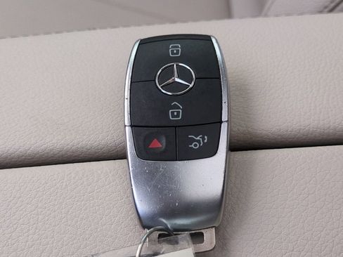 Used 2023 Mercedes-Benz GLB 250 image 32