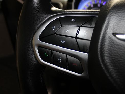 Used 2019 Chrysler 300 Limited w/ Safetytec Plus Group RWD image 27