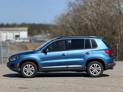 Used 2017 Volkswagen Tiguan S image 8