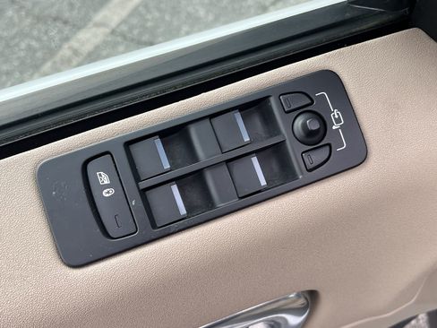 Used 2016 Land Rover Discovery Sport HSE image 21