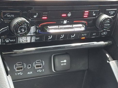 New 2025 Jeep Grand Cherokee L Limited image 12