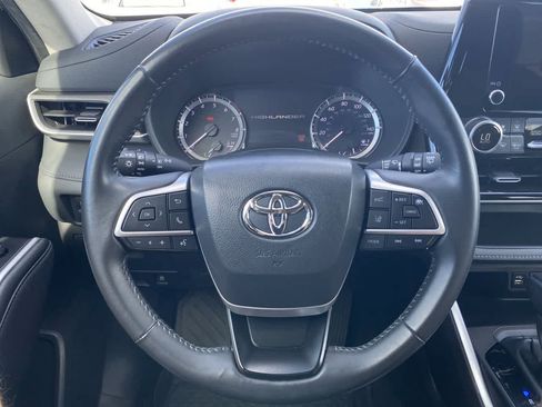 Certified 2024 Toyota Highlander LE AWD/4WD image 14
