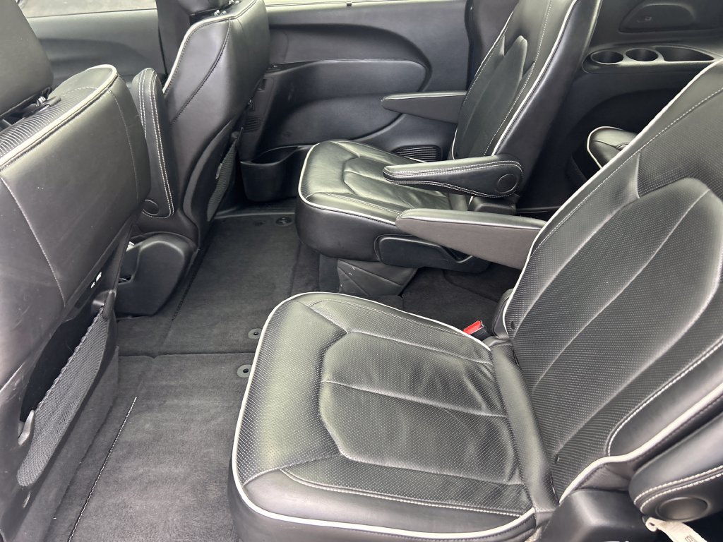 Used 2025 Chrysler Pacifica Limited FWD image 30