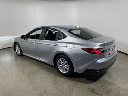 Used 2025 Toyota Camry LE FWD image 5