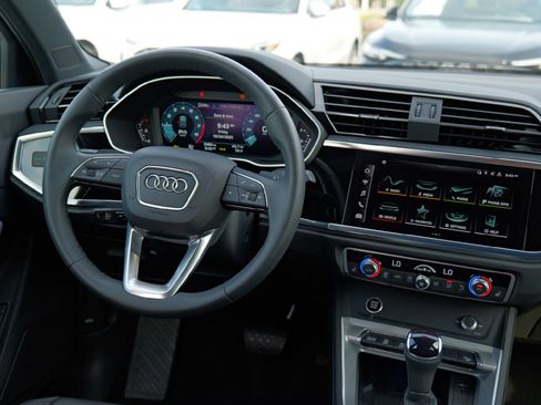 Certified 2025 Audi Q3 2.0T Premium Plus w/ Premium Plus Package image 31