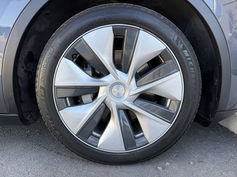 Used 2021 Tesla Model Y Long Range AWD/4WD image 30