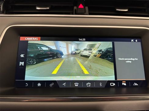 Used 2020 Land Rover Range Rover Evoque S image 19