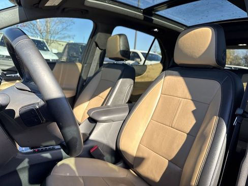 Used 2023 Chevrolet Equinox Premier image 12