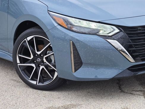 Used 2025 Nissan Sentra SR w/ SR Premium Package image 4