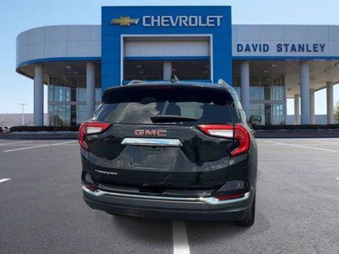 Used 2024 GMC Terrain SLT FWD image 7