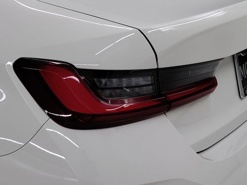 Used 2025 BMW 330i Sedan w/ Premium Package image 8
