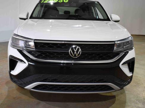 Used 2022 Volkswagen Taos SE image 4