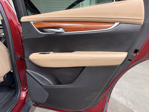 Used 2018 Cadillac XT5 Platinum w/ Driver Assist Package image 35