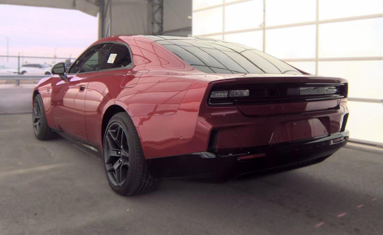 Used 2024 Dodge Charger Daytona R/T w/ Plus Group AWD/4WD image 6