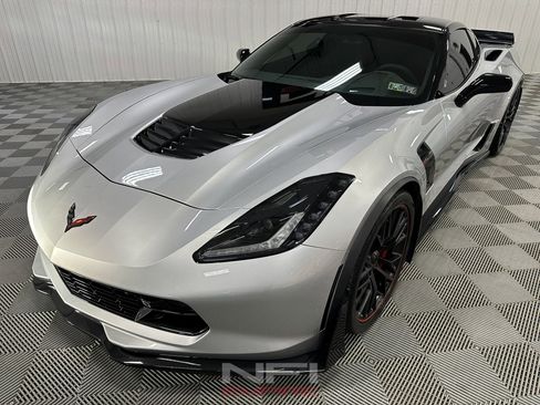 Used 2016 Chevrolet Corvette Z06 w/ 3LZ Preferred Equipment Group image 3