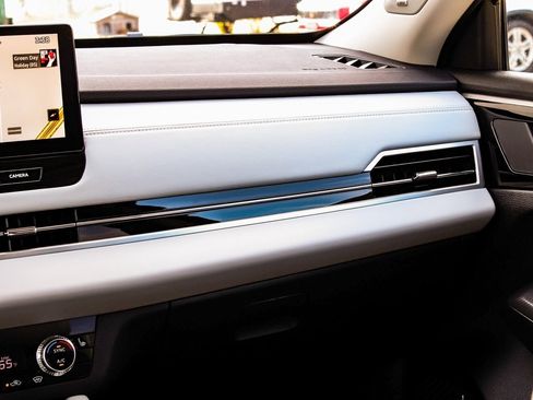 New 2025 Mitsubishi Outlander SE image 17