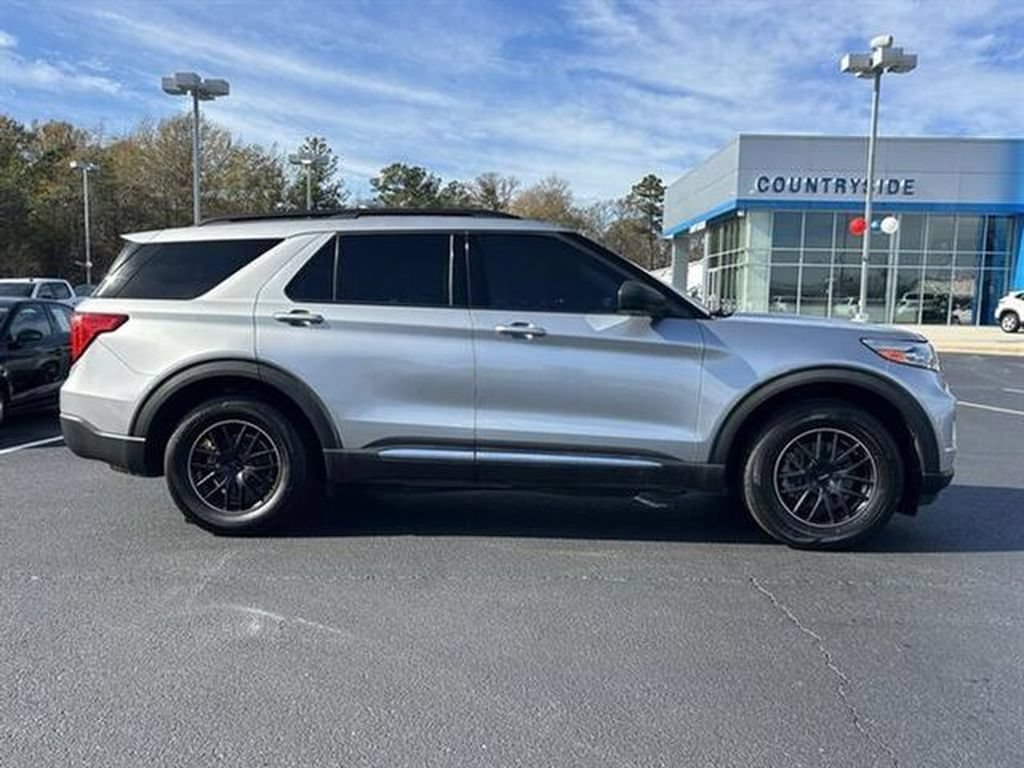 Used 2020 Ford Explorer XLT w/ Comfort Package RWD image 5