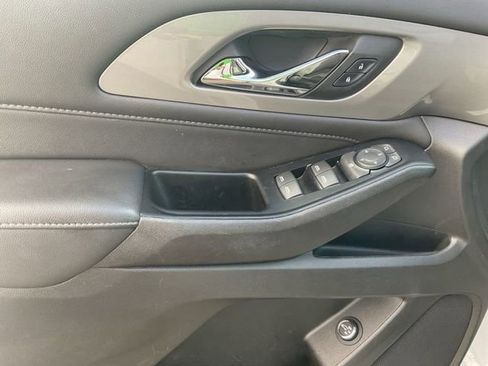 Used 2023 Chevrolet Traverse LT image 24
