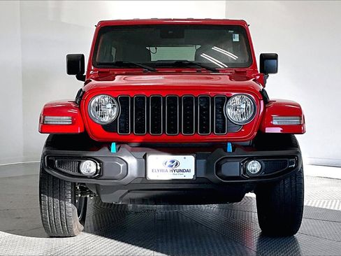 Used 2024 Jeep Wrangler Unlimited w/ Convenience Group image 3