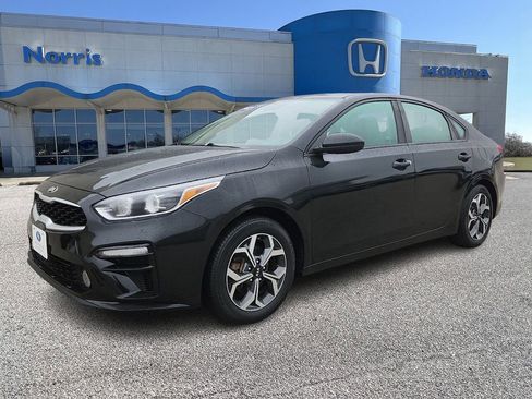 Used 2019 Kia Forte LXS FWD image 2