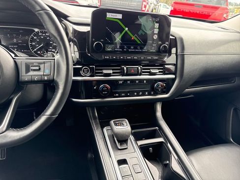 Used 2023 Nissan Pathfinder SL w/ Black Appearance Package image 22