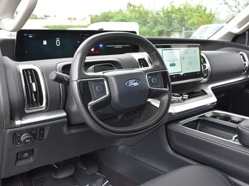 Certified 2025 Ford Expedition Platinum AWD/4WD image 20
