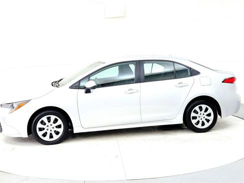 Used 2023 Toyota Corolla LE image 3