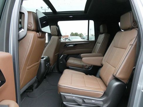 New 2026 Chevrolet Suburban High Country image 18