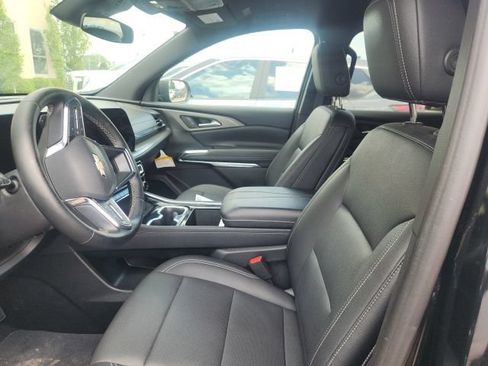 Used 2026 Chevrolet Traverse LT AWD/4WD image 2