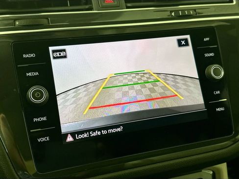 Used 2022 Volkswagen Tiguan SE R-Line image 13