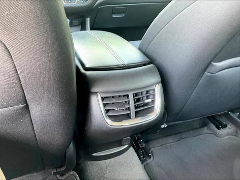 Used 2025 Chevrolet Malibu LT FWD image 12