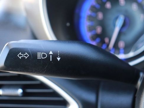 Used 2023 Chrysler Pacifica Touring-L FWD image 22