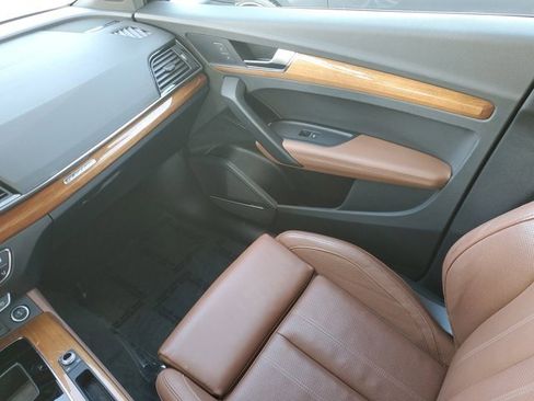 Used 2021 Audi Q5 Prestige w/ Prestige Package image 9