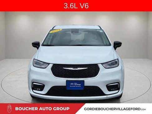 Used 2024 Chrysler Pacifica Limited FWD image 4