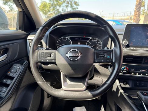Used 2025 Nissan Rogue SV FWD image 29