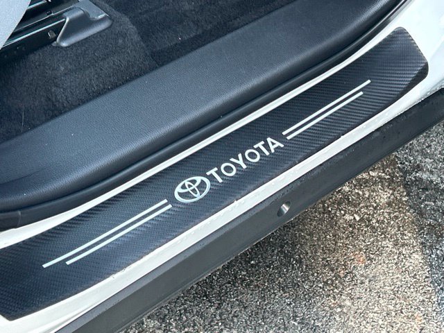 Used 2022 Toyota Highlander LE AWD/4WD image 25